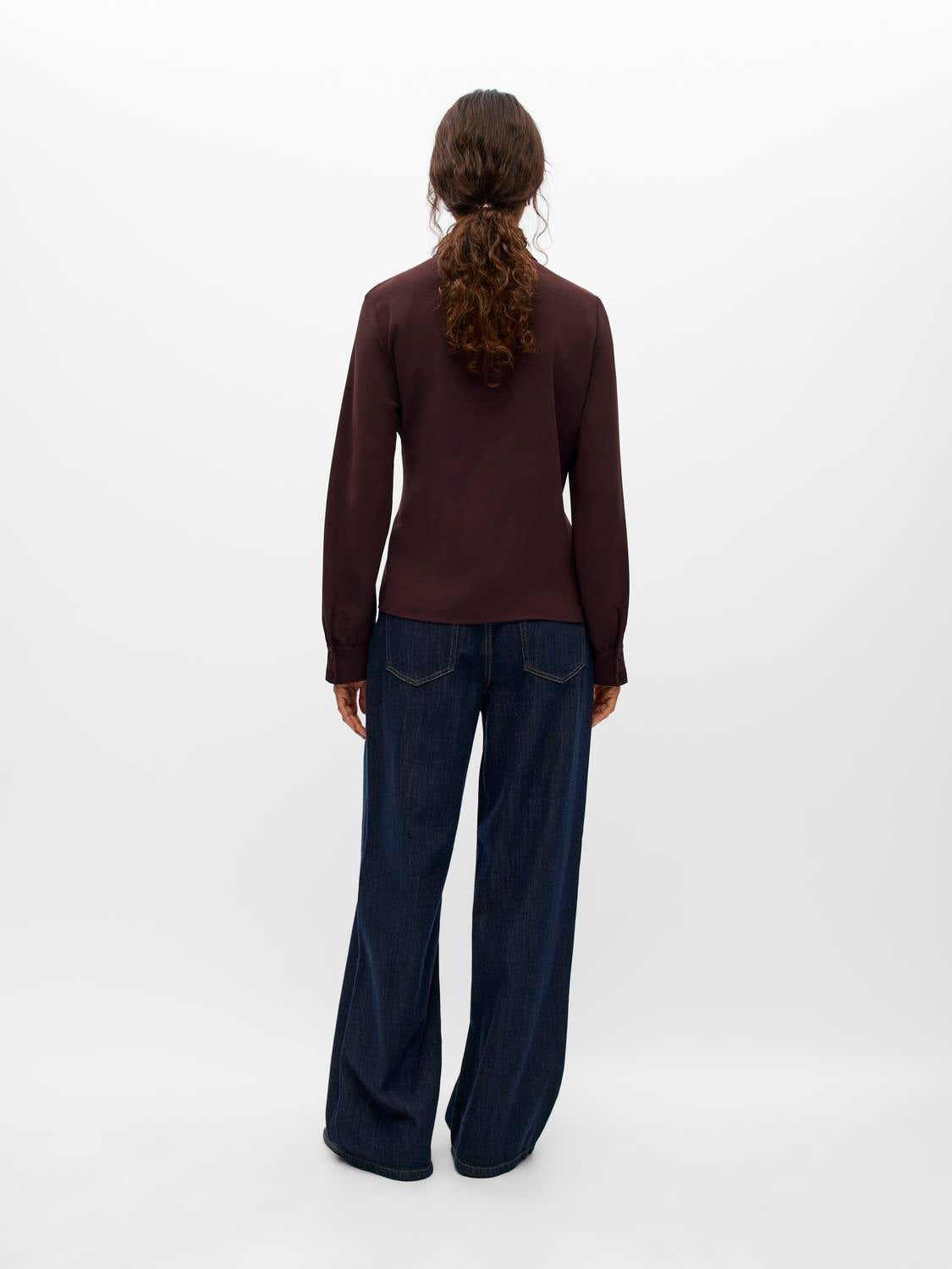 model_shot-back